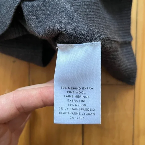Banana Republic Extra Fine Italian Merino Wool Cardigan Sweater Dark Gray XS - Picture 4 of 6